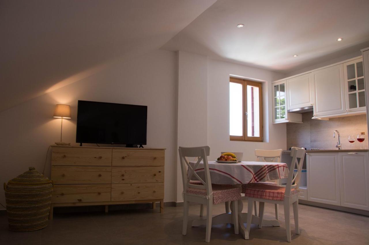 Buga Apartment In Center Of Mali Lošinj Buitenkant foto